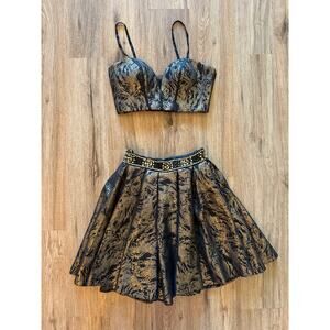 Dave & Johnny 2 Piece Dress Black & Gold Top Size 0 Skirt Size 00